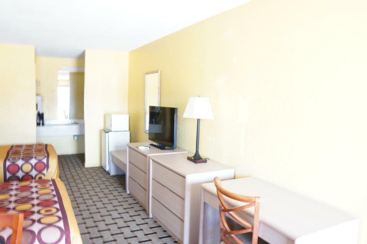 American Inn - Camden Room photo